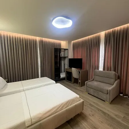 Olia * Tirana