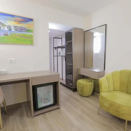 Olia Tirana