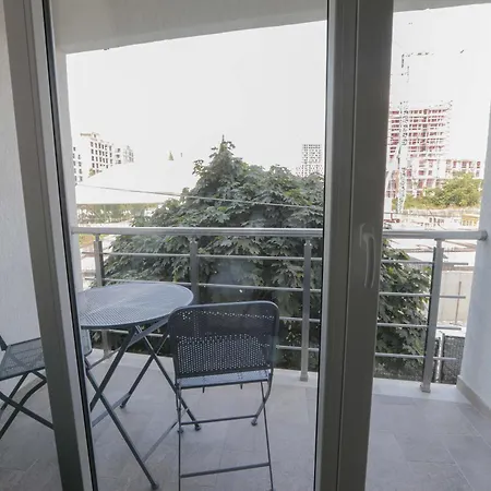 Olia تيرانا