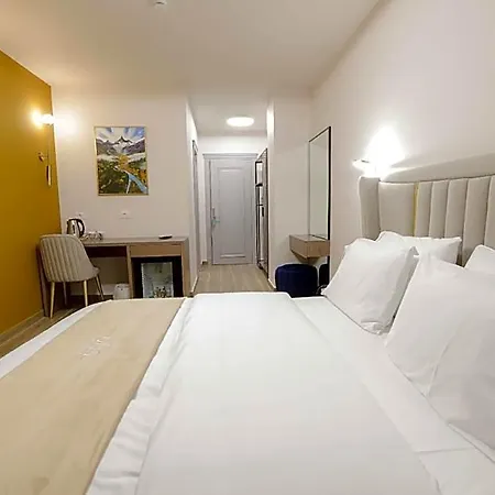 Olia Tirana