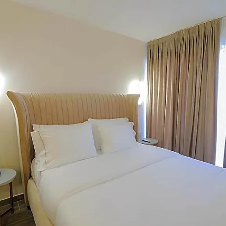 Olia * Tirana